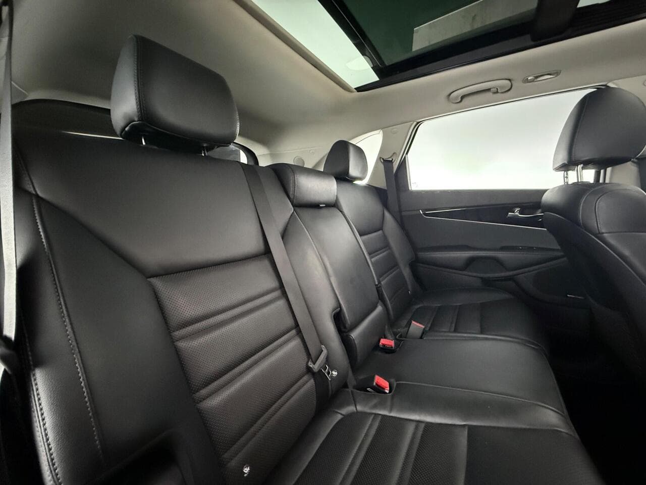 Kia Sorento thumbnail Seats Rear