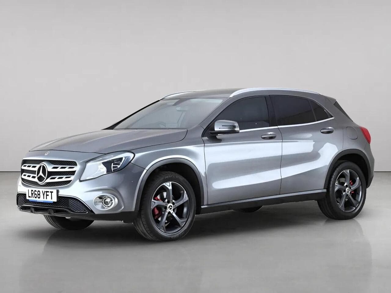 Mercedes-Benz GLA thumbnail Front Left