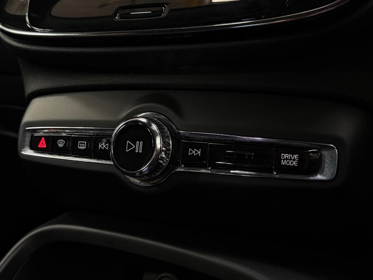 Volvo XC40 thumbnail Misc Controls