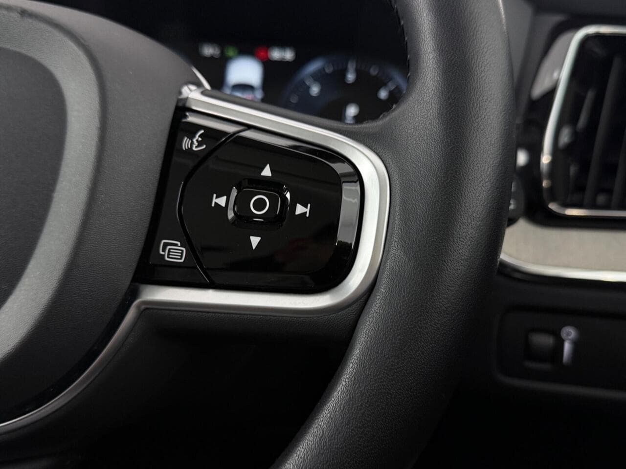 Volvo XC60 thumbnail Misc Controls