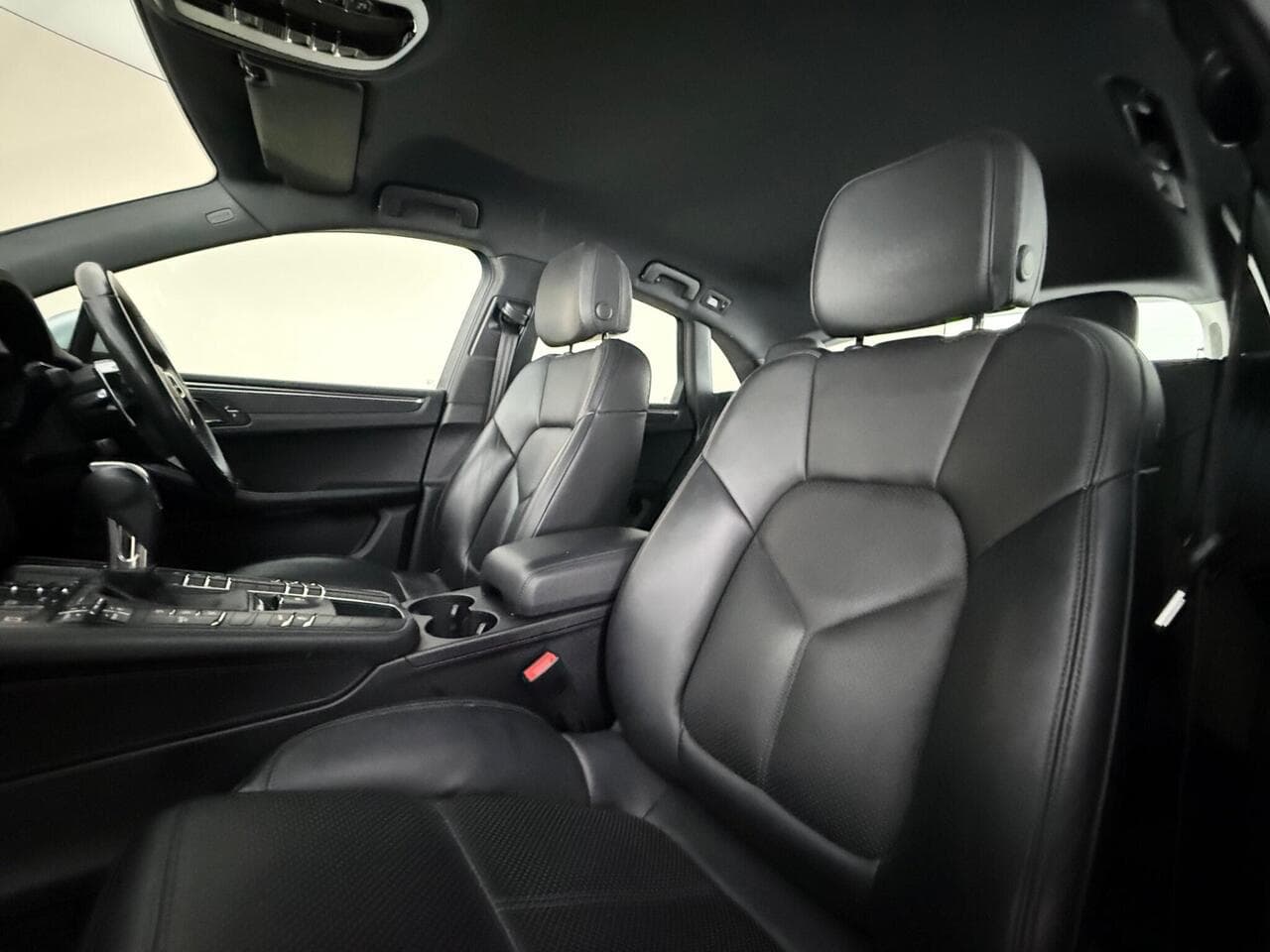 Porsche Macan thumbnail Seat Front Passenger