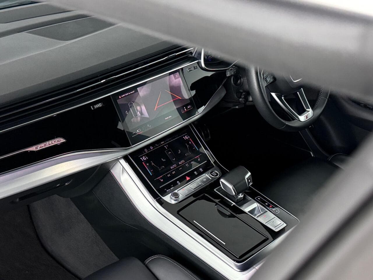 Audi Q8 thumbnail Interior Front