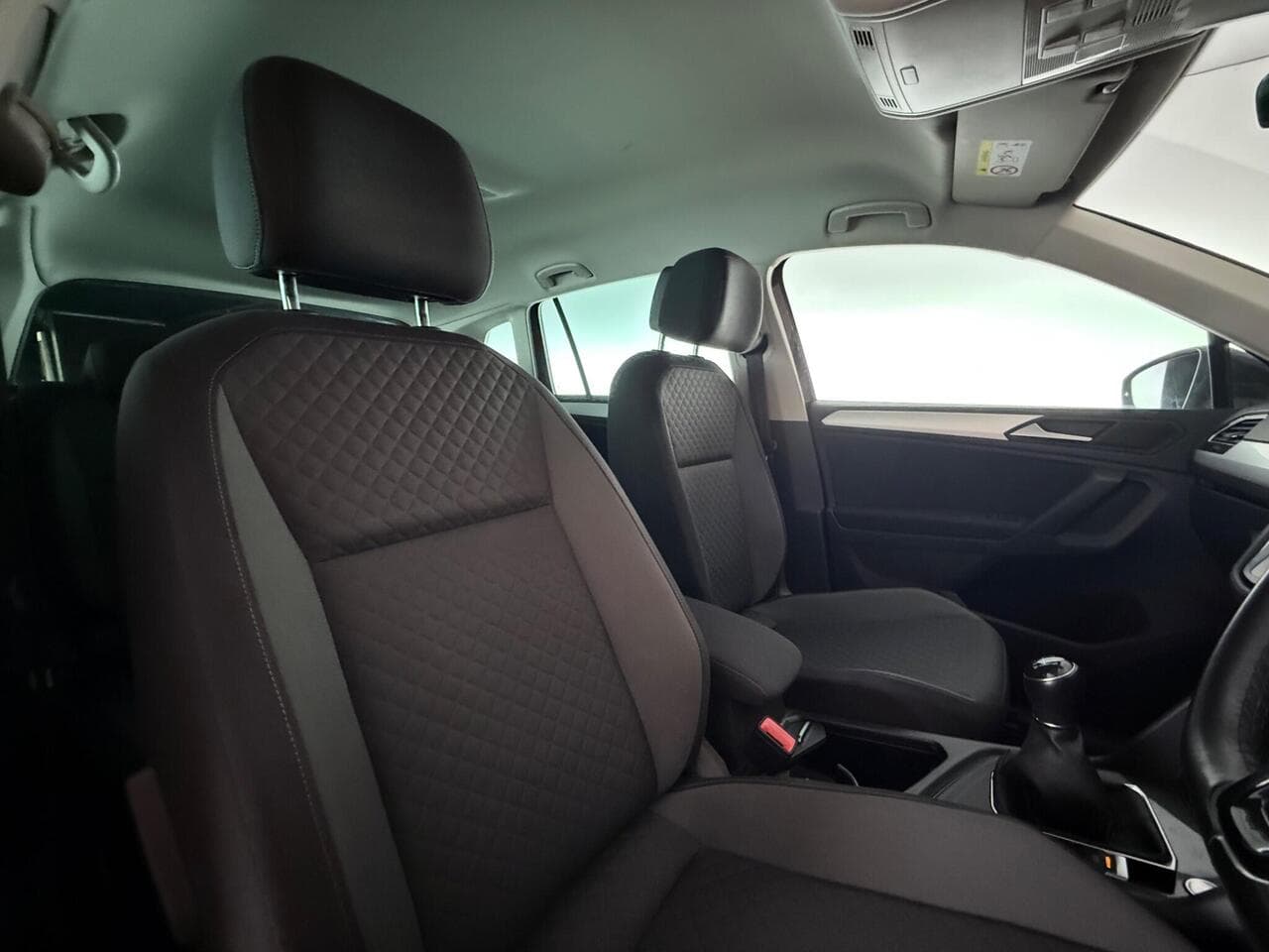Volkswagen Tiguan thumbnail Seat Driver