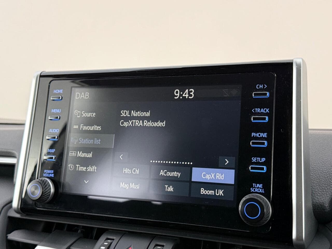 Toyota RAV4 thumbnail Infotainment System