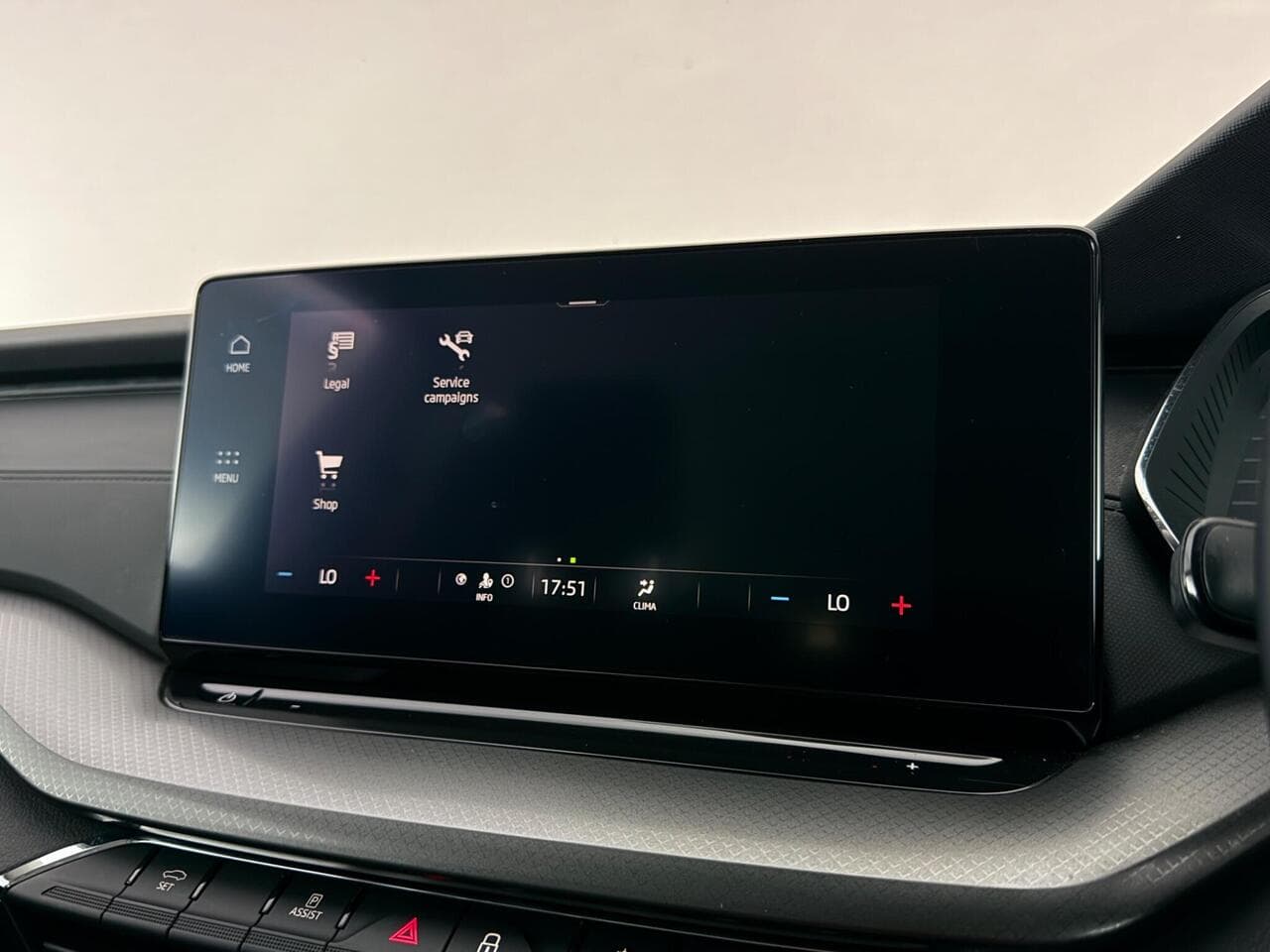Skoda Octavia thumbnail Infotainment System