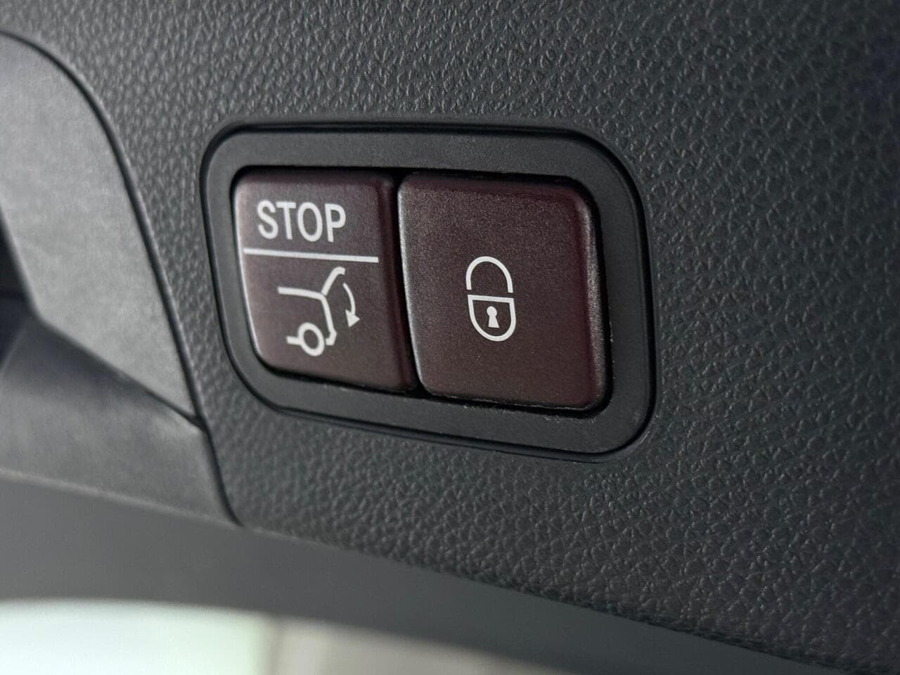 Mercedes-Benz GLC thumbnail Misc Controls