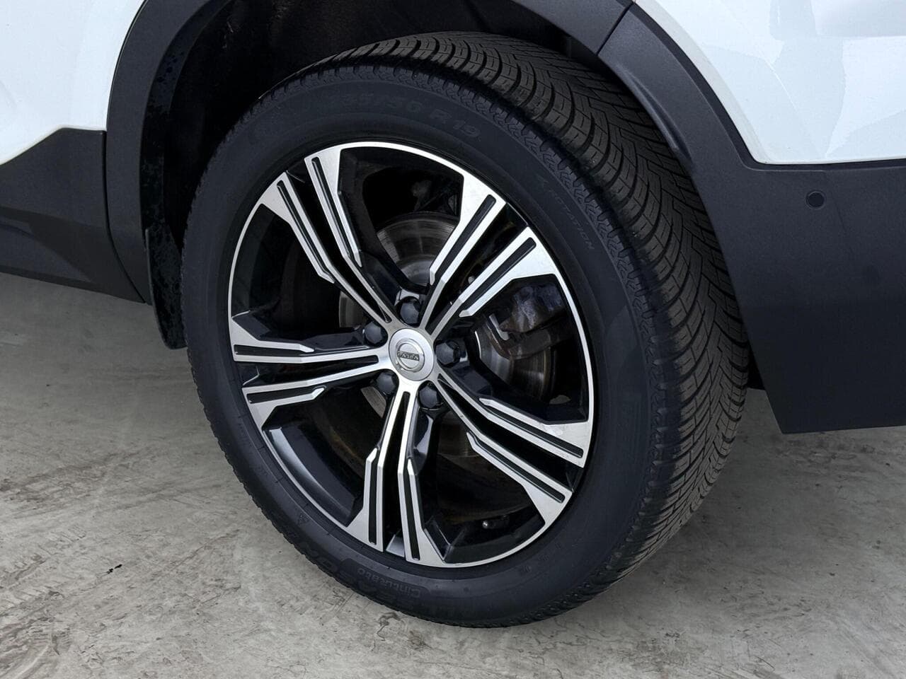 Volvo XC40 thumbnail Wheel