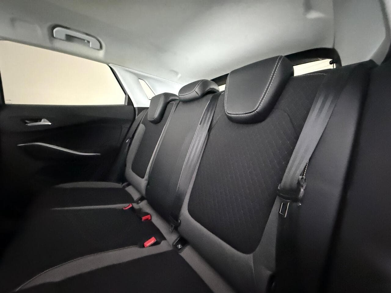 Vauxhall Grandland thumbnail Seats Rear