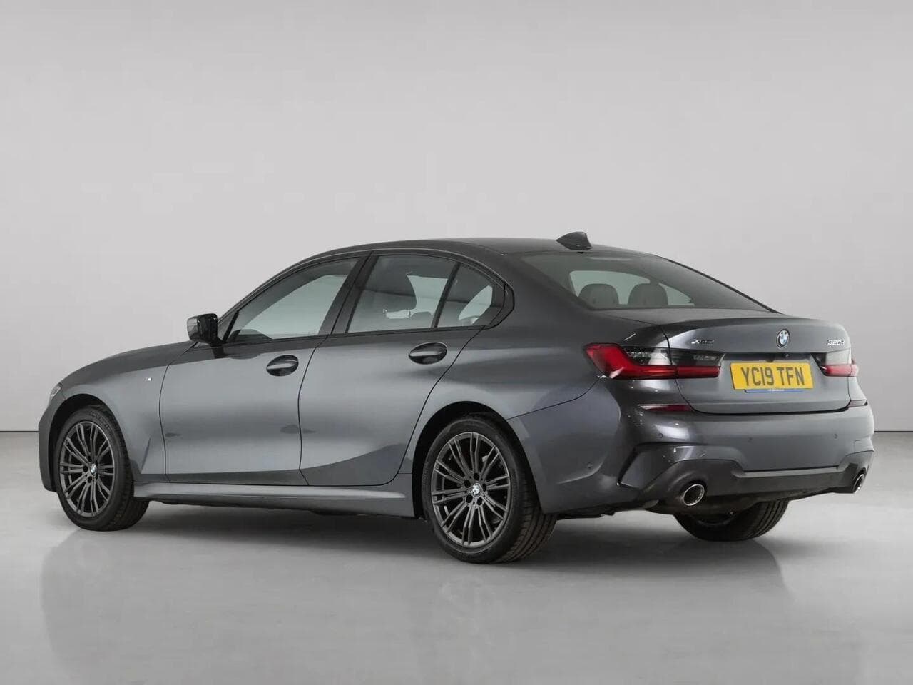 BMW 3 Series thumbnail Rear Left