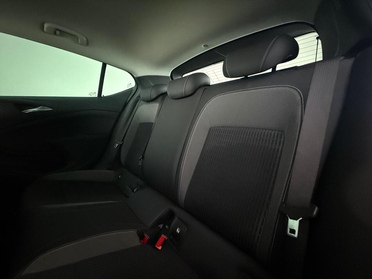 Vauxhall Astra thumbnail Seats Rear