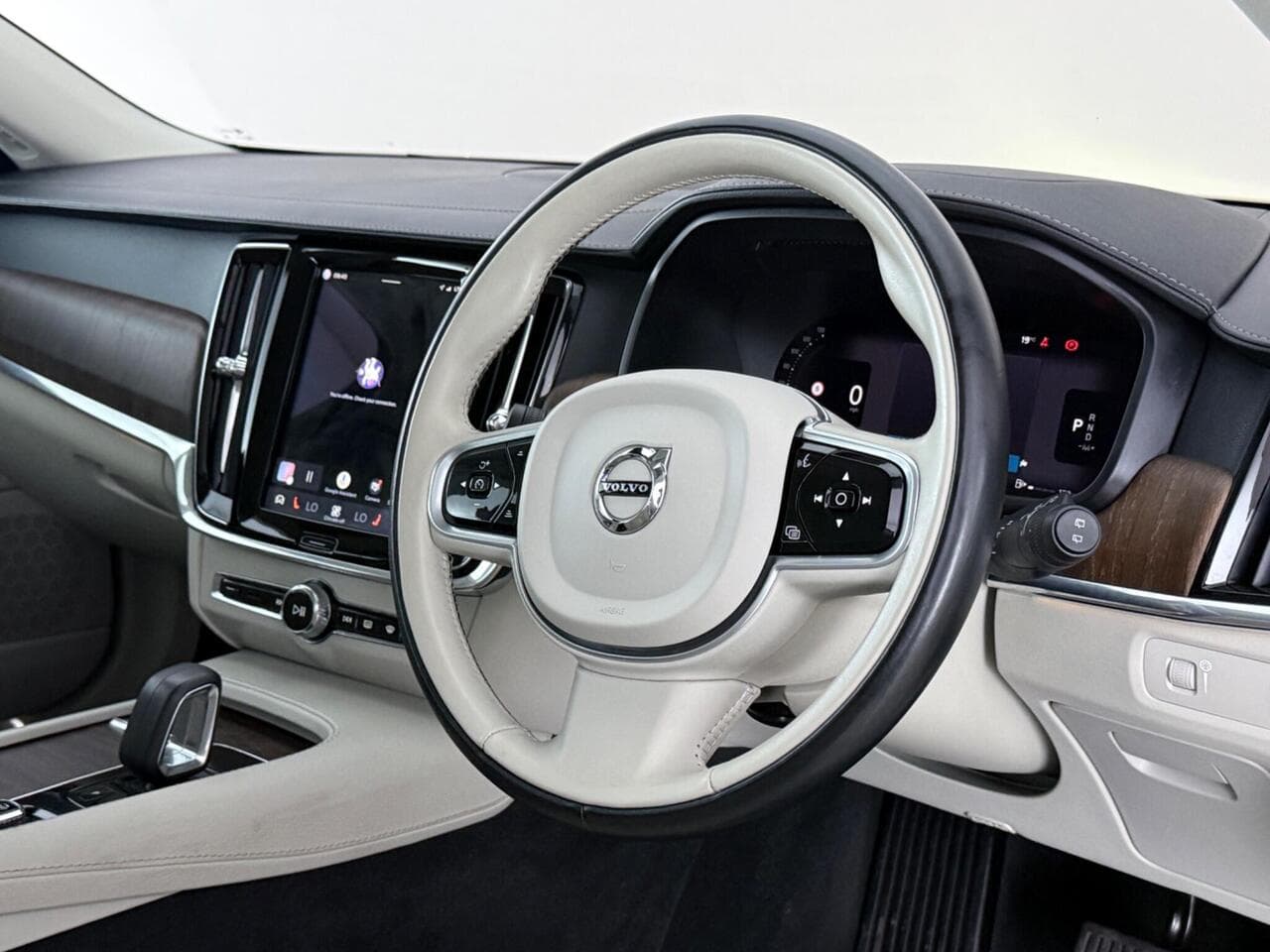 Volvo V90 Cross Country thumbnail Steering Wheel