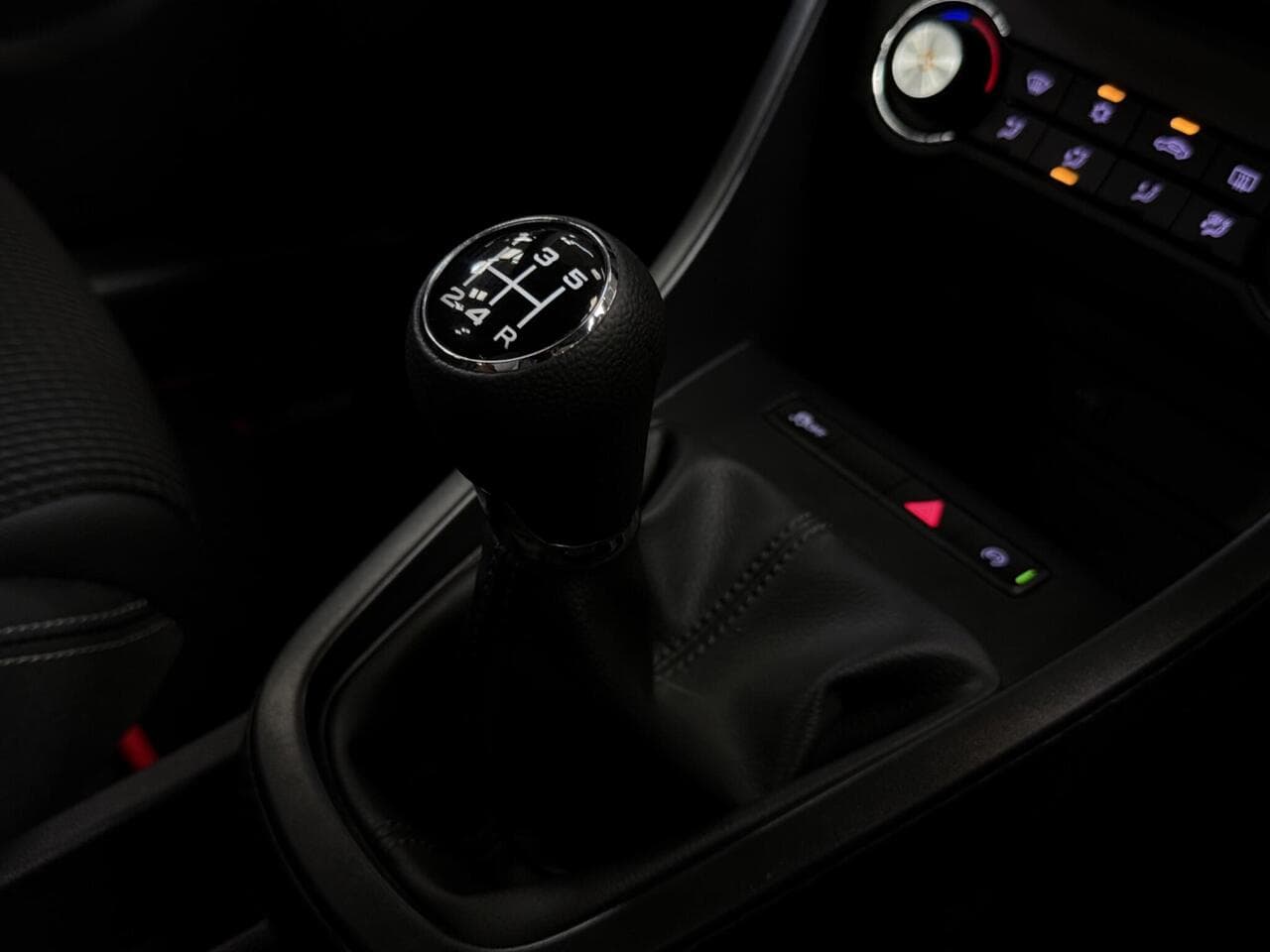 MG MG3 thumbnail Interior Front