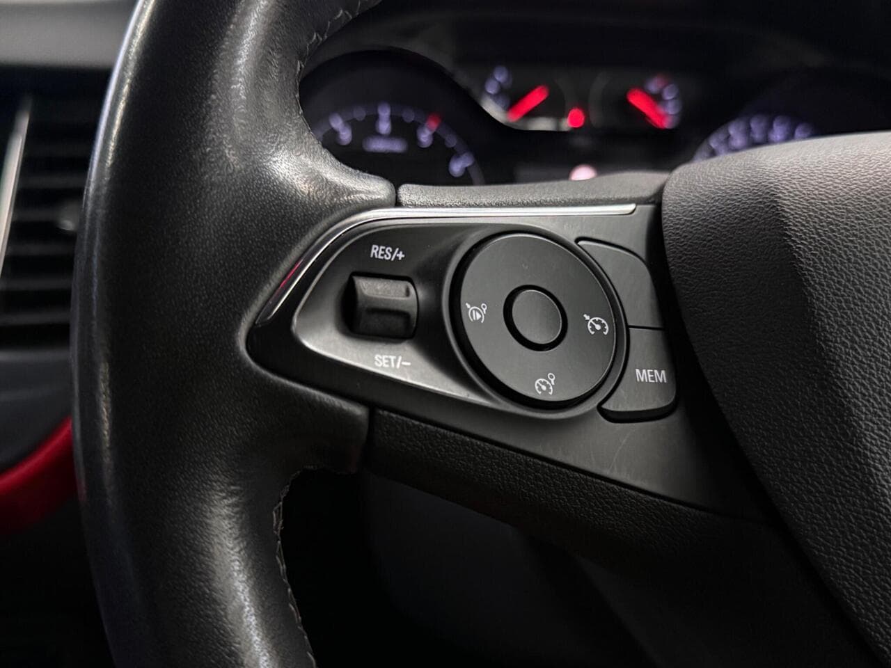 Vauxhall Crossland thumbnail Misc Controls
