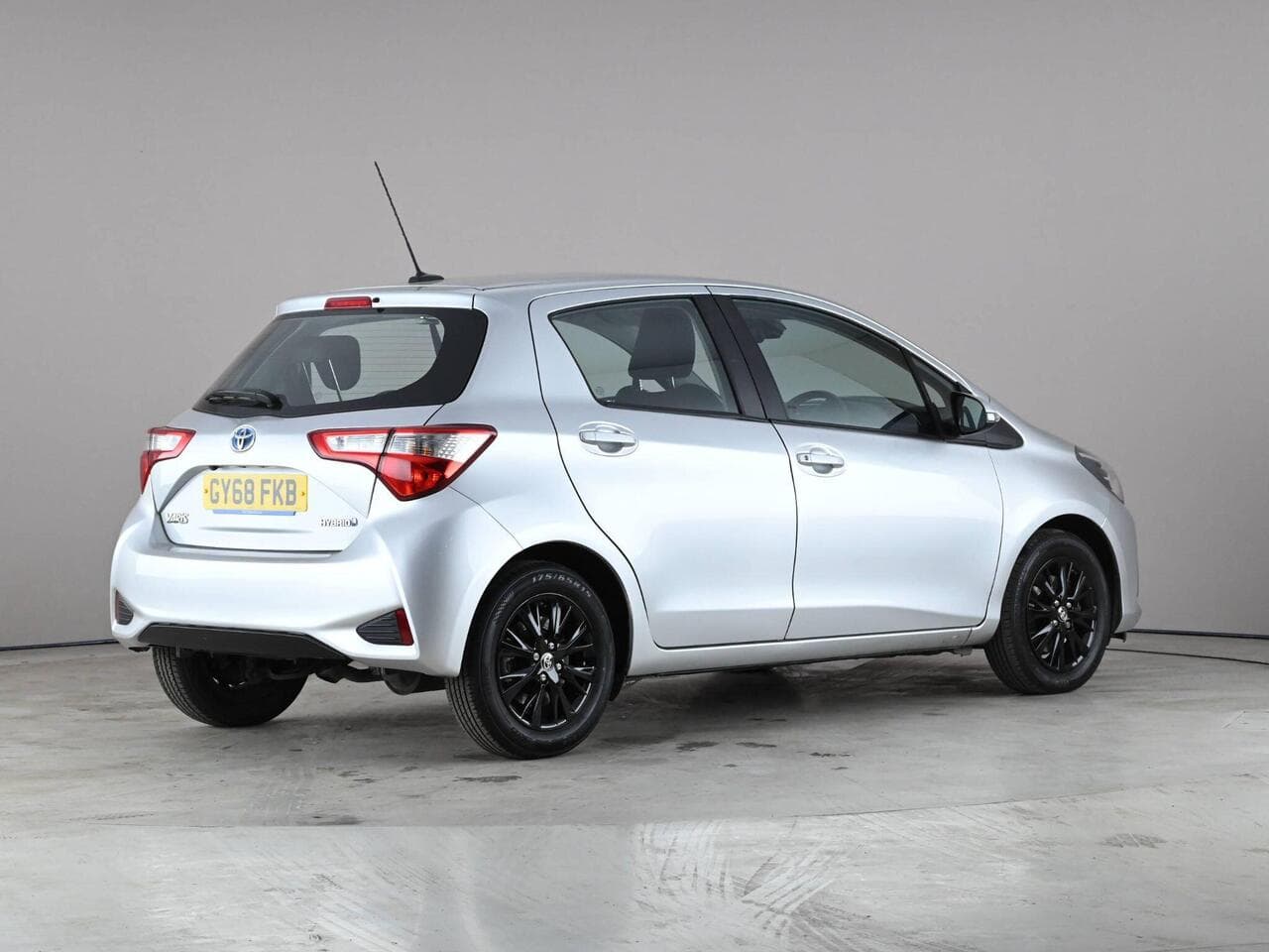 Toyota Yaris thumbnail Rear Right