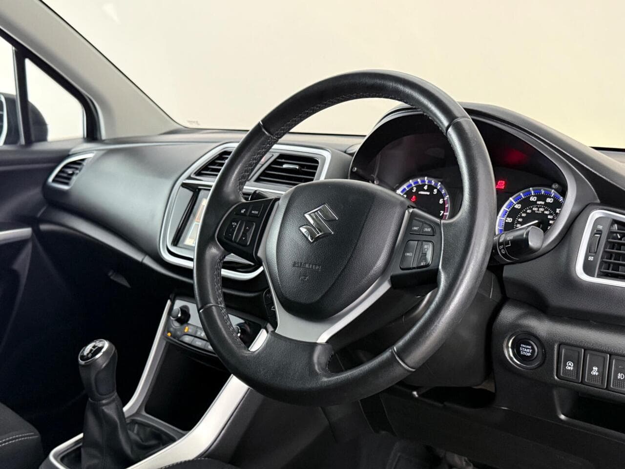 Suzuki SX4 S-Cross thumbnail Interior Front