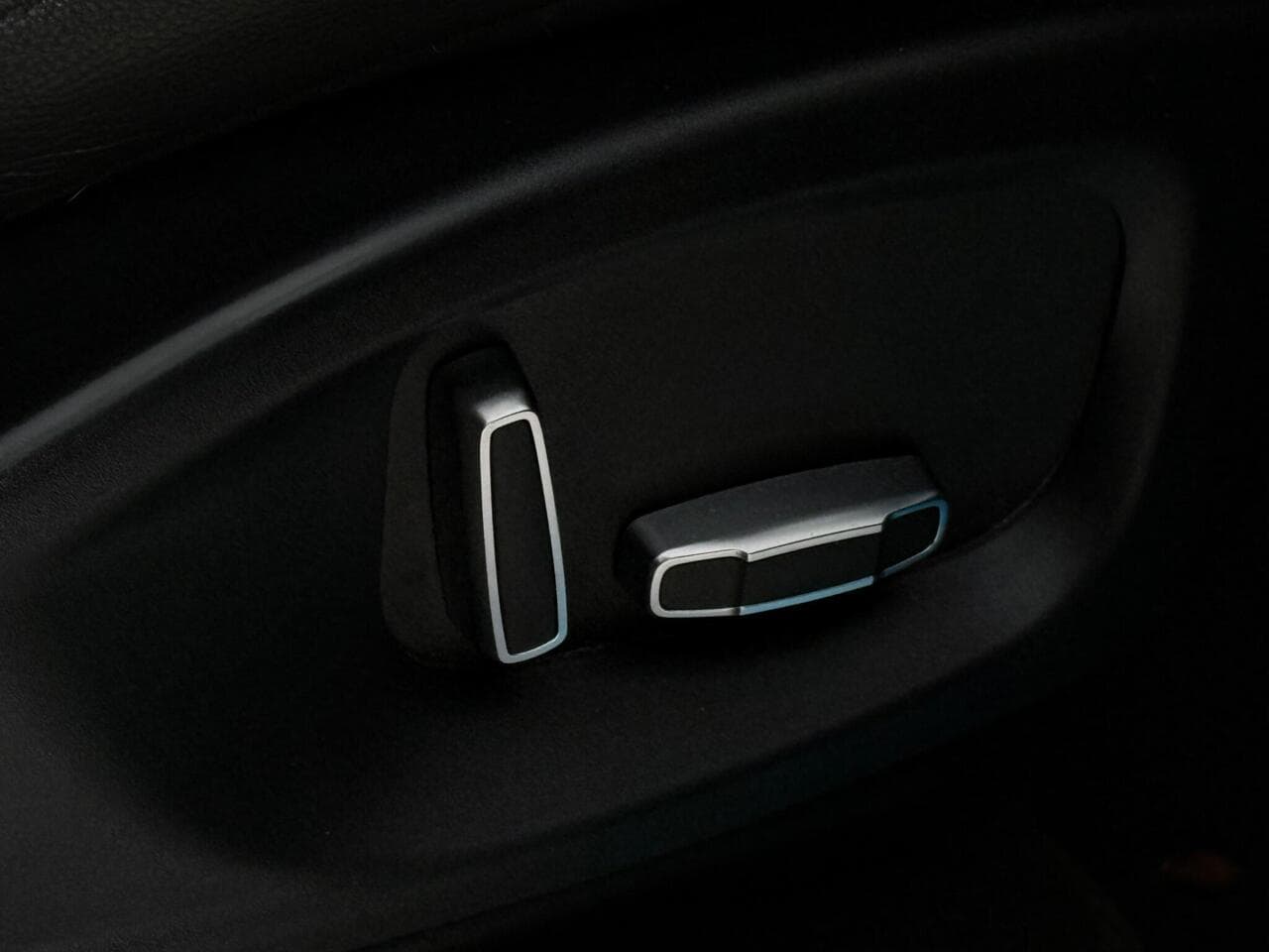 Jaguar F-PACE thumbnail Badge Exterior