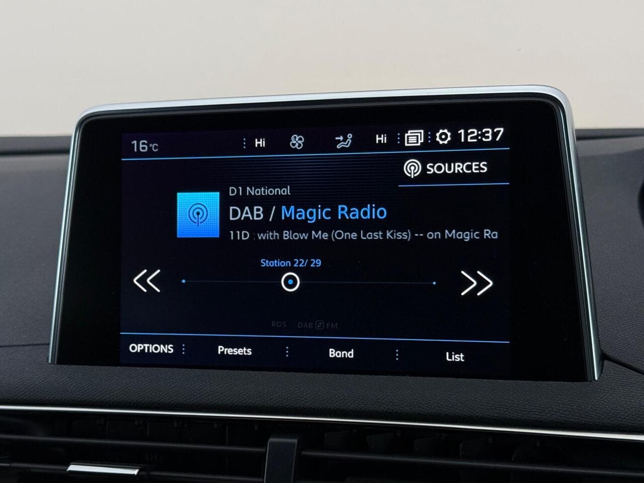Peugeot 3008 thumbnail Infotainment System
