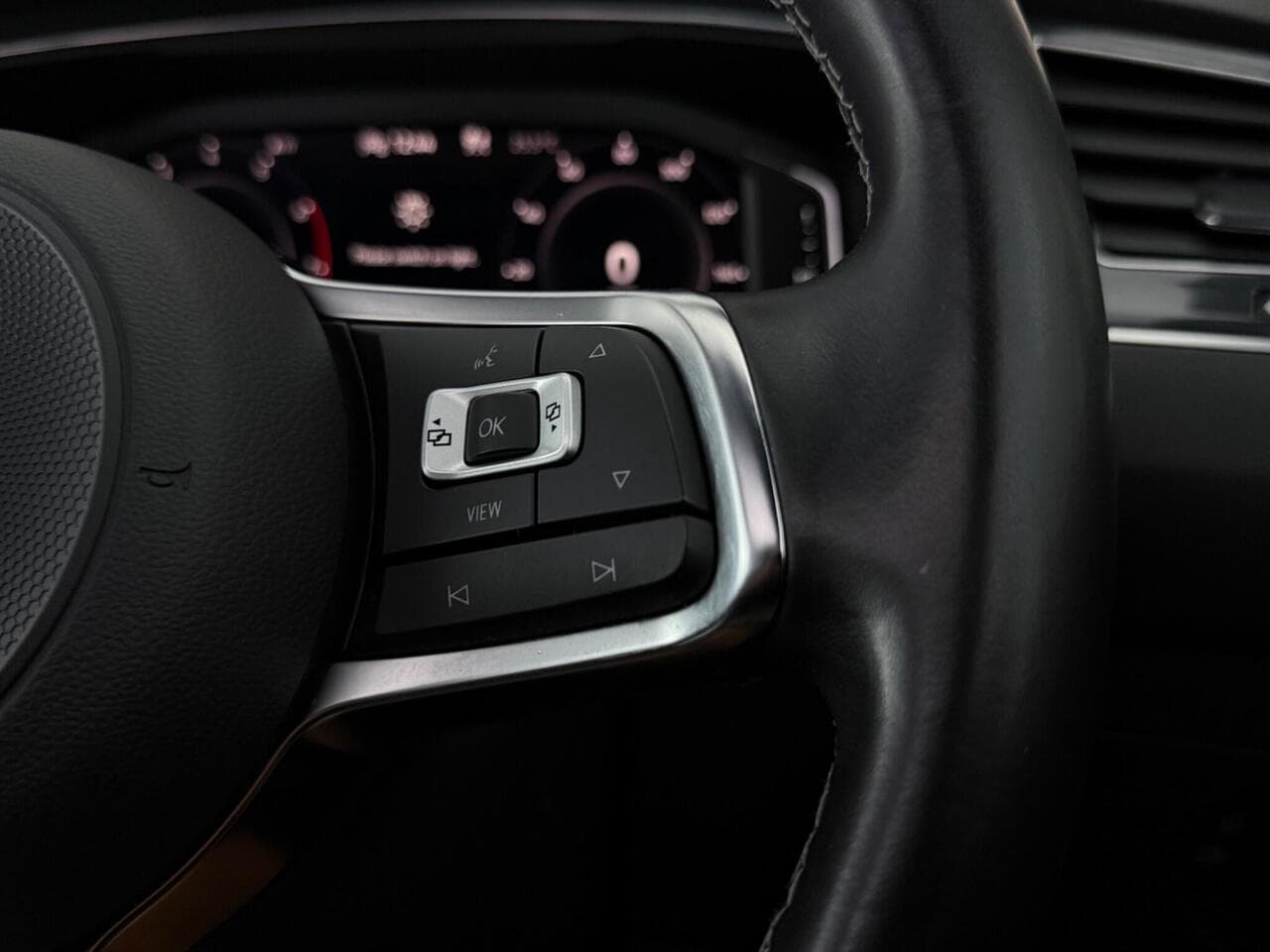 Volkswagen Tiguan Allspace thumbnail Misc Controls