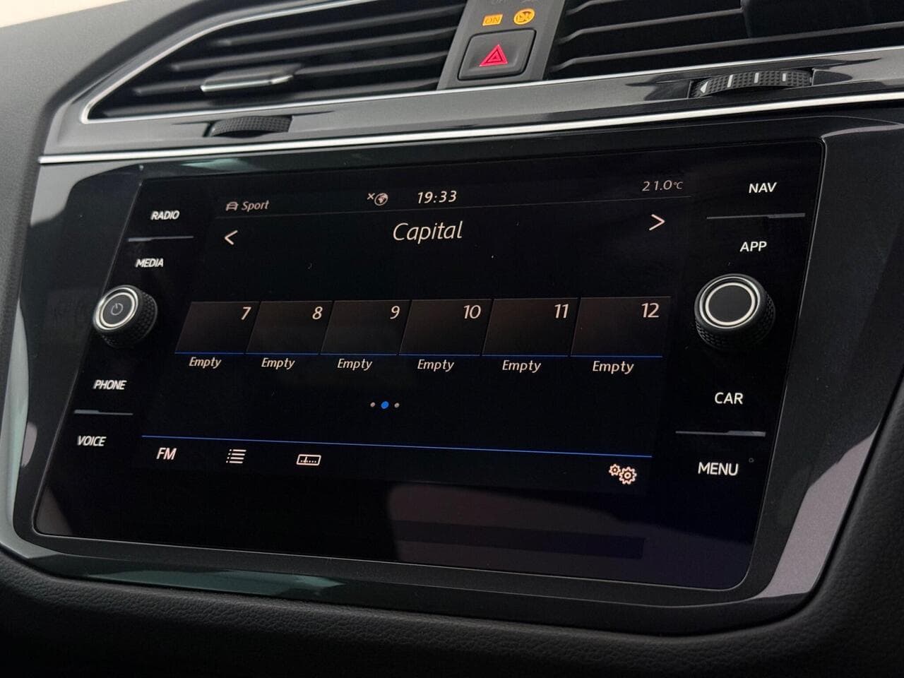 Volkswagen Tiguan thumbnail Infotainment System