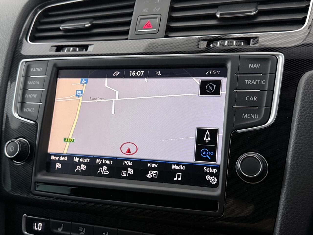Volkswagen Golf thumbnail Infotainment System