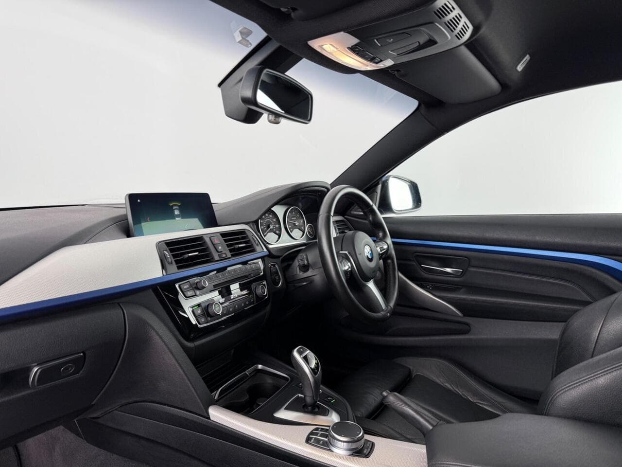 BMW 4 Series thumbnail Interior Front