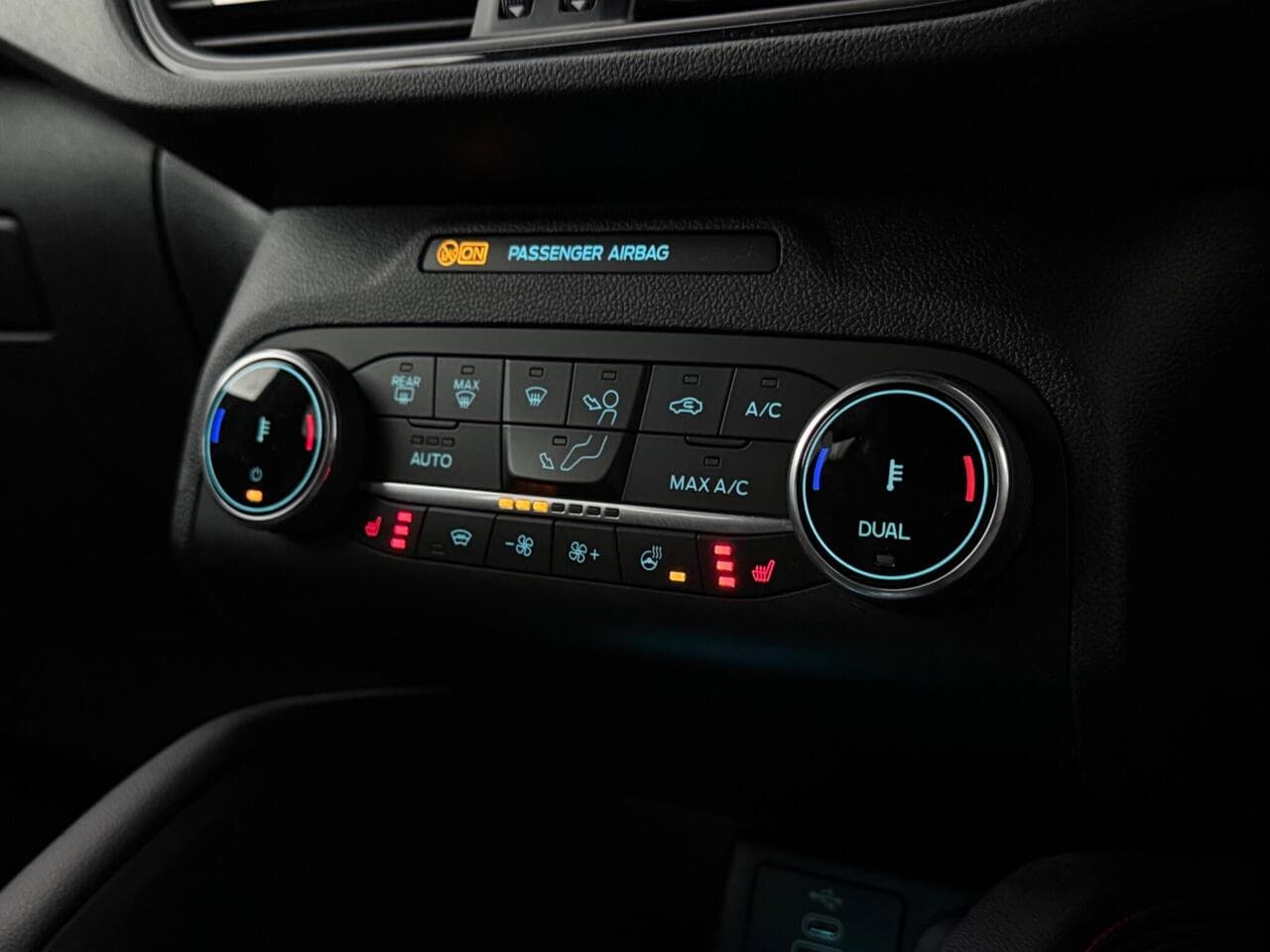 Ford Kuga thumbnail Interior Front
