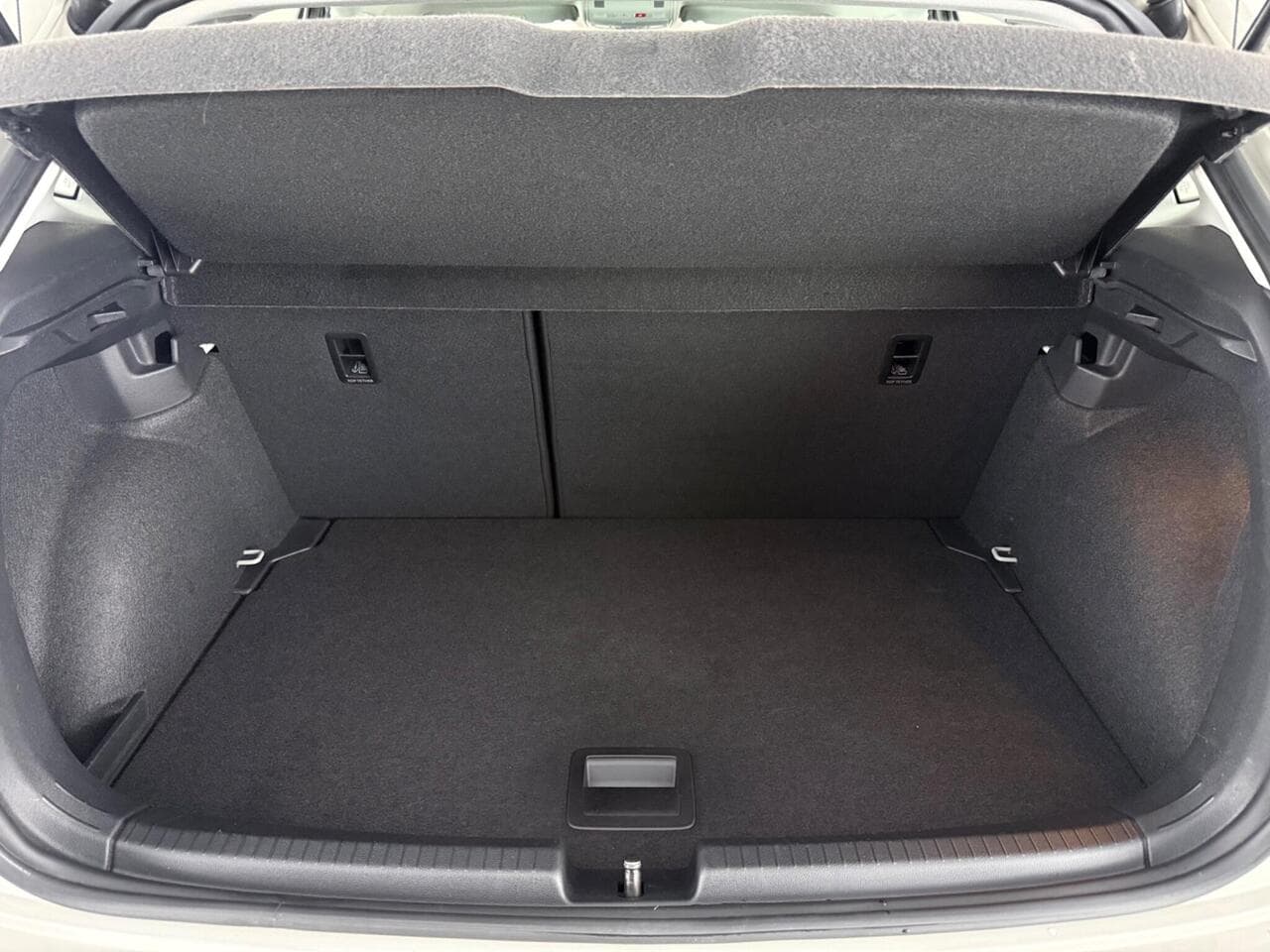 Volkswagen Polo thumbnail Boot
