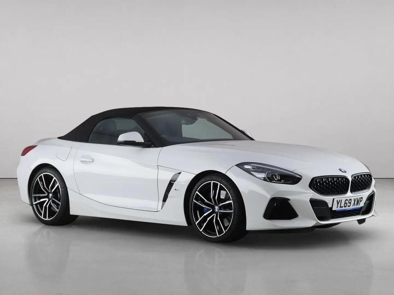 BMW Z4 thumbnail Front Right