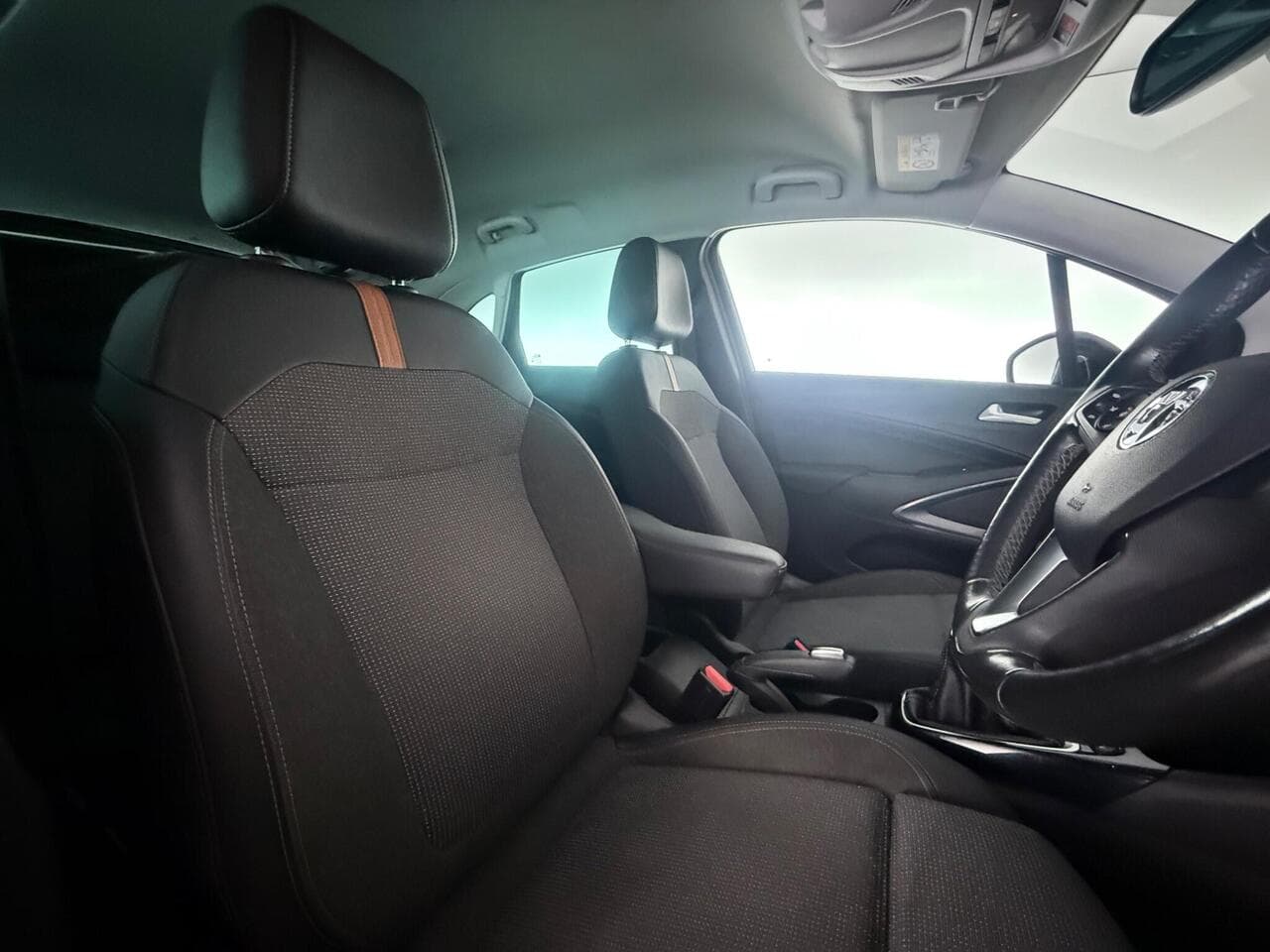Vauxhall Crossland thumbnail Seat Driver