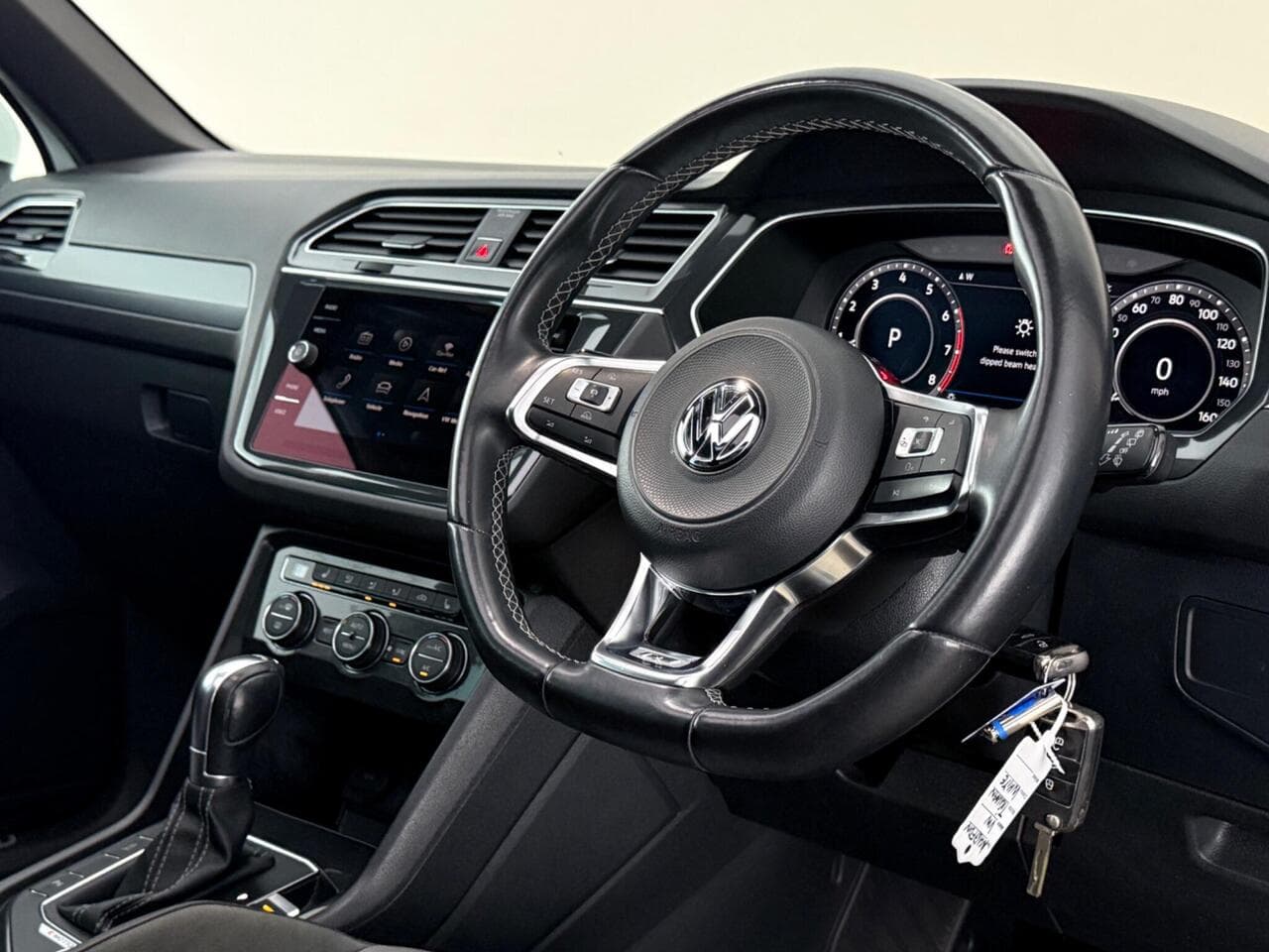 Volkswagen Tiguan thumbnail Interior Front