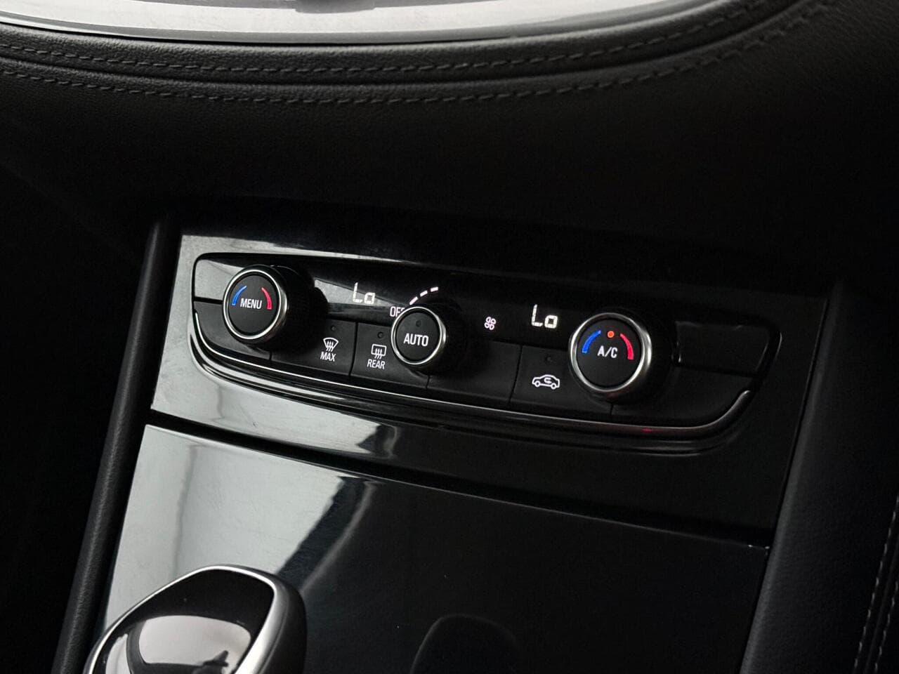 Vauxhall Grandland X thumbnail Misc Controls