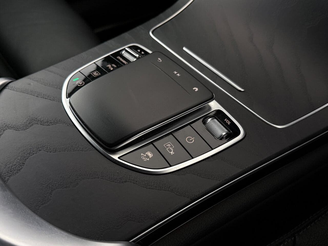 Mercedes-Benz GLC thumbnail Misc Controls