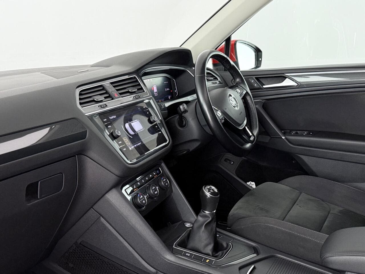 Volkswagen Tiguan Allspace thumbnail Interior Front