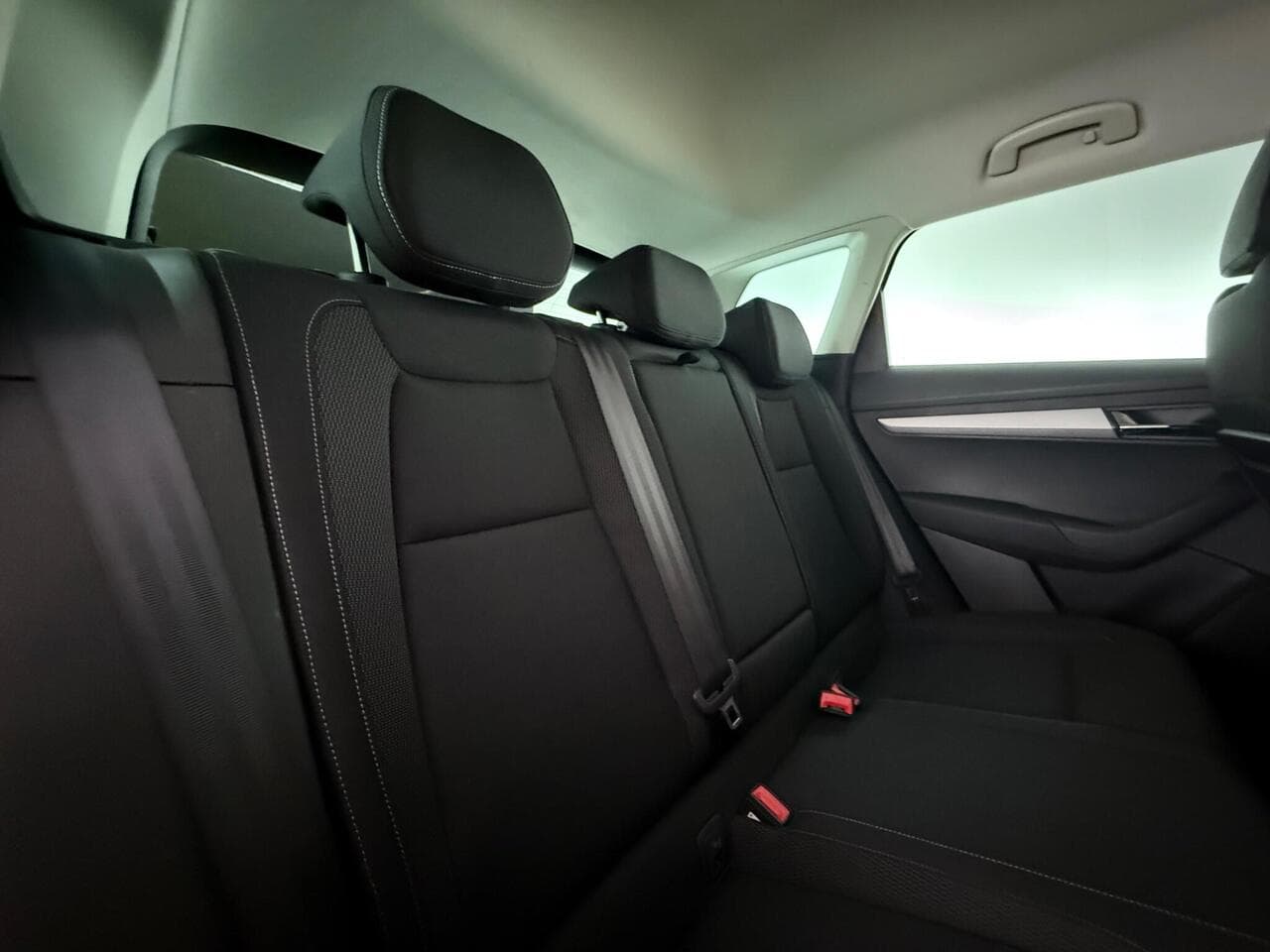 Skoda Karoq thumbnail Seats Rear
