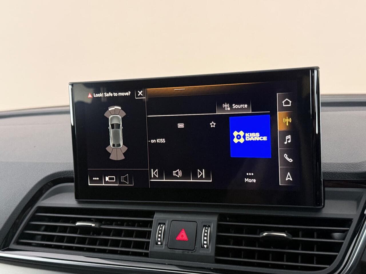Audi Q5 thumbnail Infotainment System