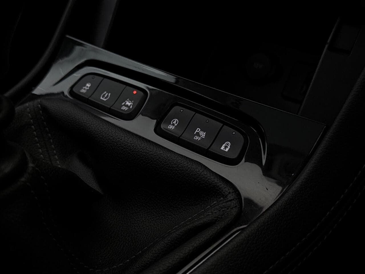 Vauxhall Grandland X thumbnail Misc Controls