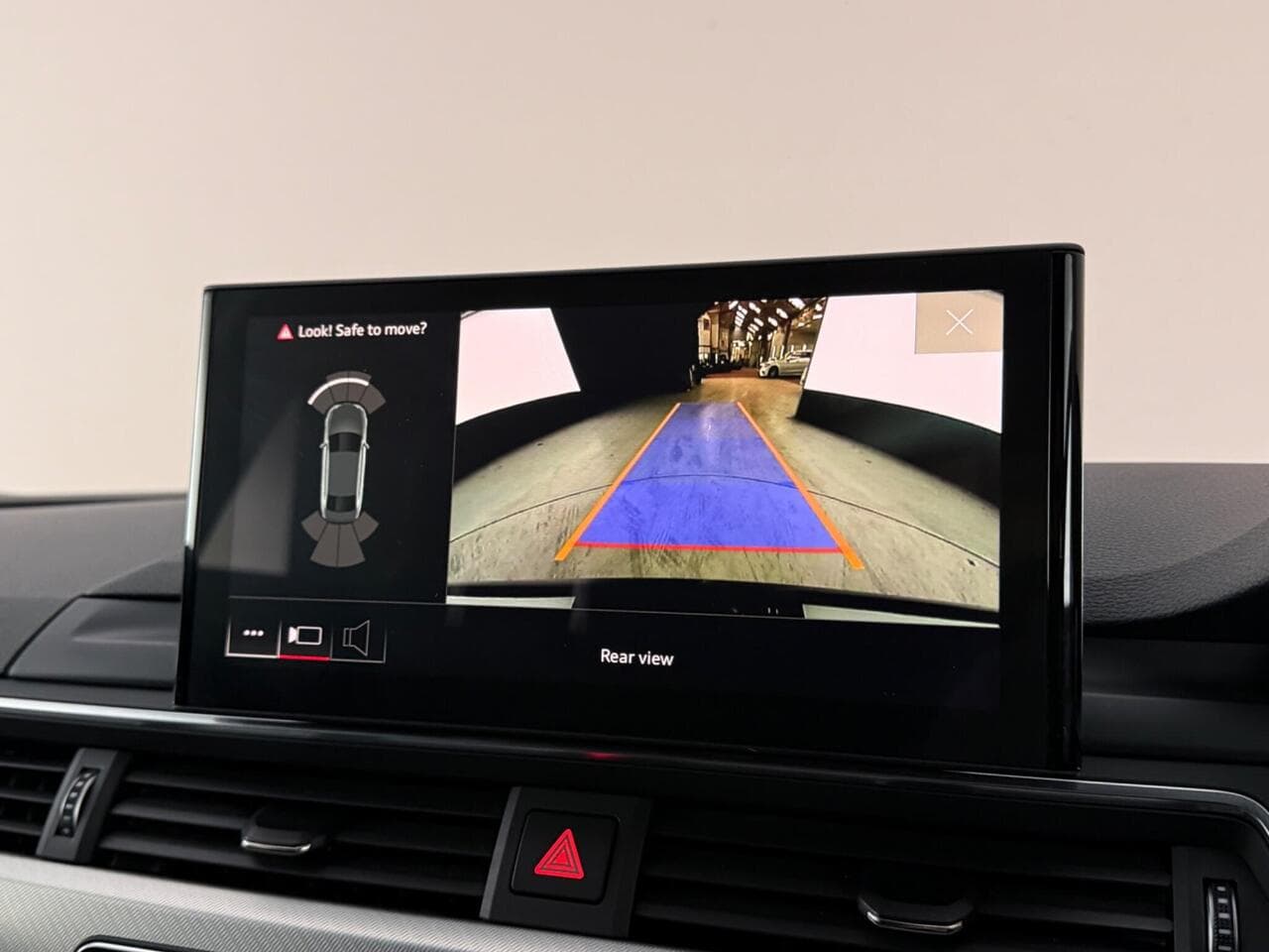 Audi A4 thumbnail Infotainment System