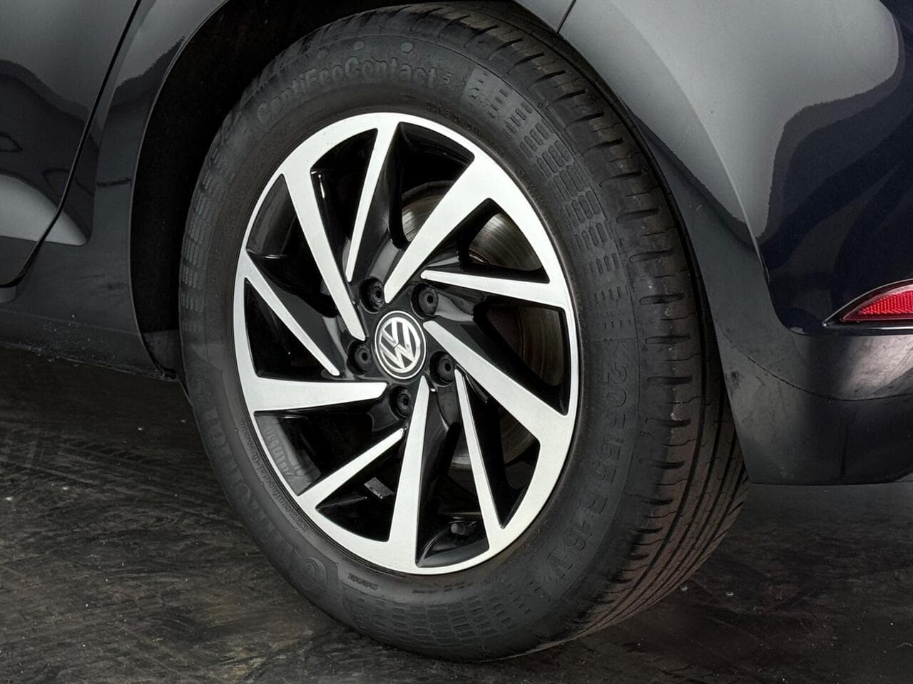 Volkswagen Golf thumbnail Wheel