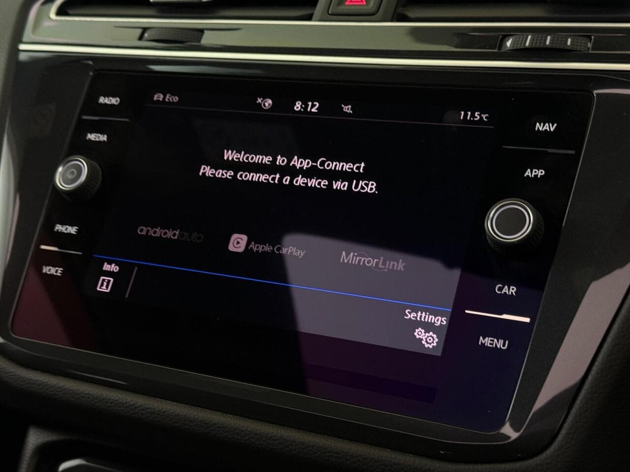 Volkswagen Tiguan thumbnail Infotainment System