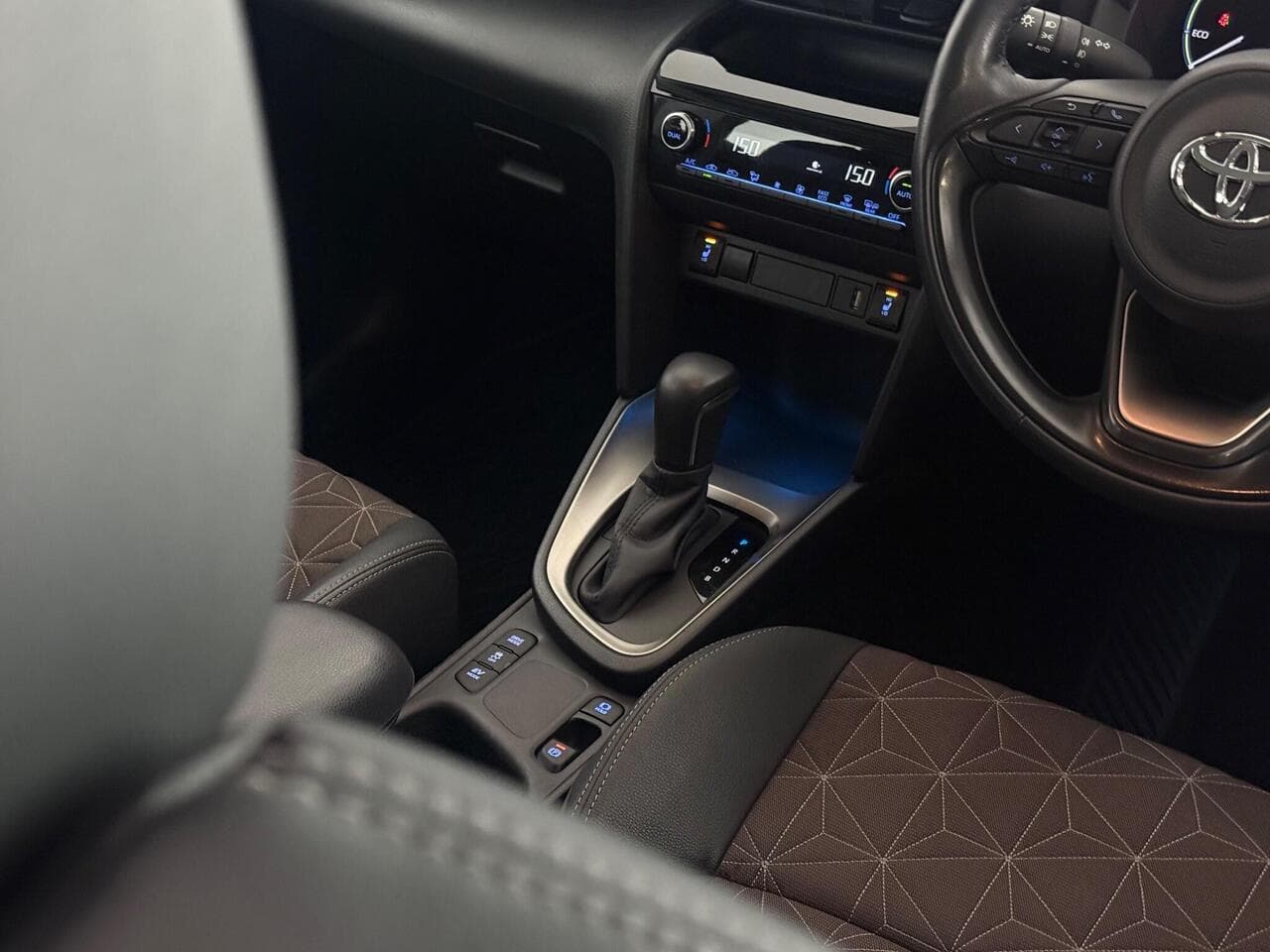Toyota Yaris Cross thumbnail Misc Controls