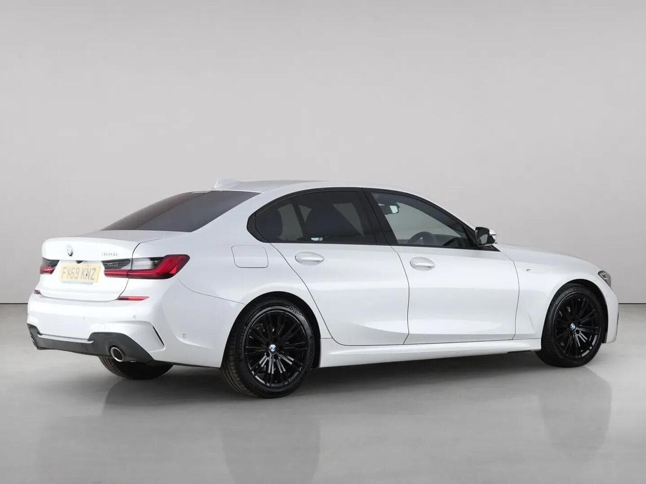 BMW 3 Series thumbnail Rear Right