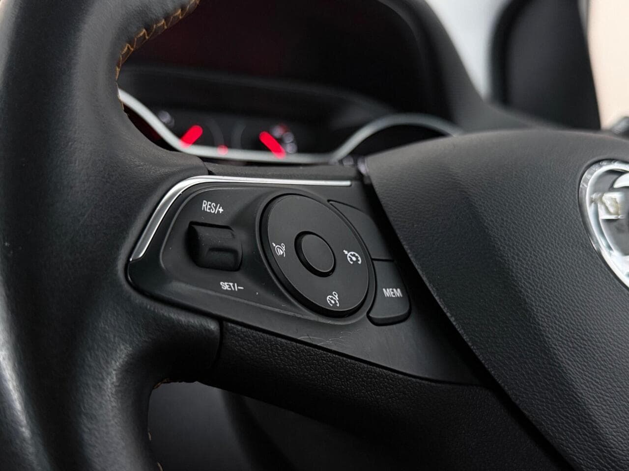 Vauxhall Crossland X thumbnail Misc Controls