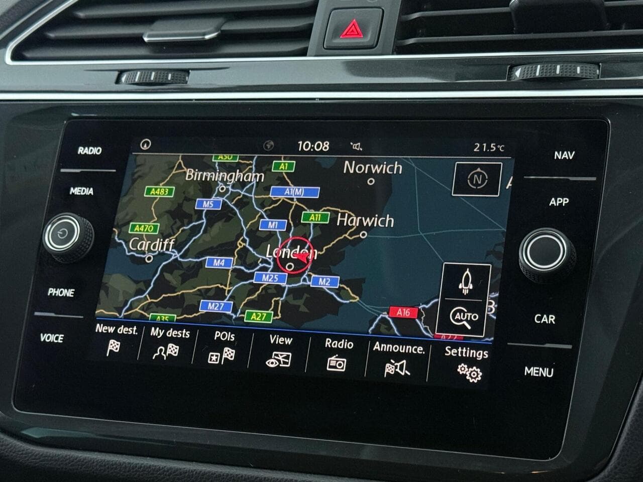 Volkswagen Tiguan thumbnail Infotainment System