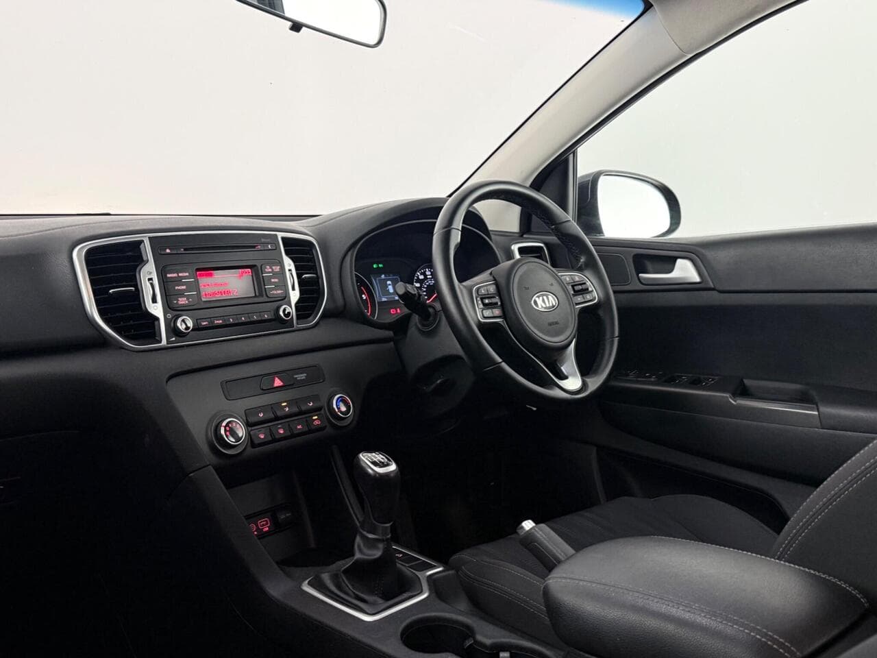 Kia Sportage thumbnail Interior Front