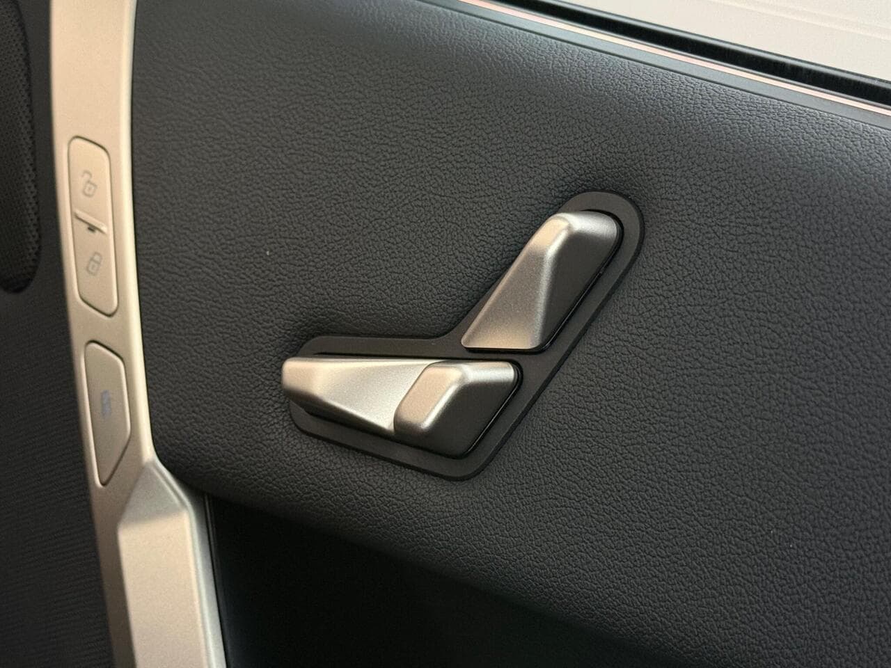 BMW iX thumbnail Inconclusive