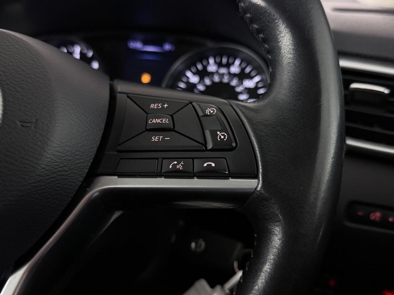 Nissan Qashqai thumbnail Misc Controls