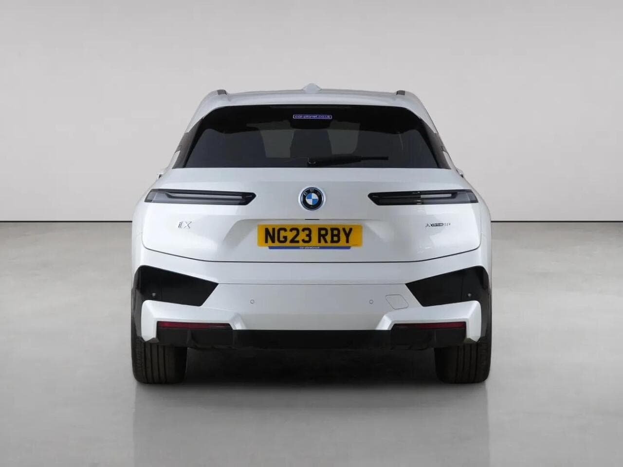 BMW iX thumbnail Rear