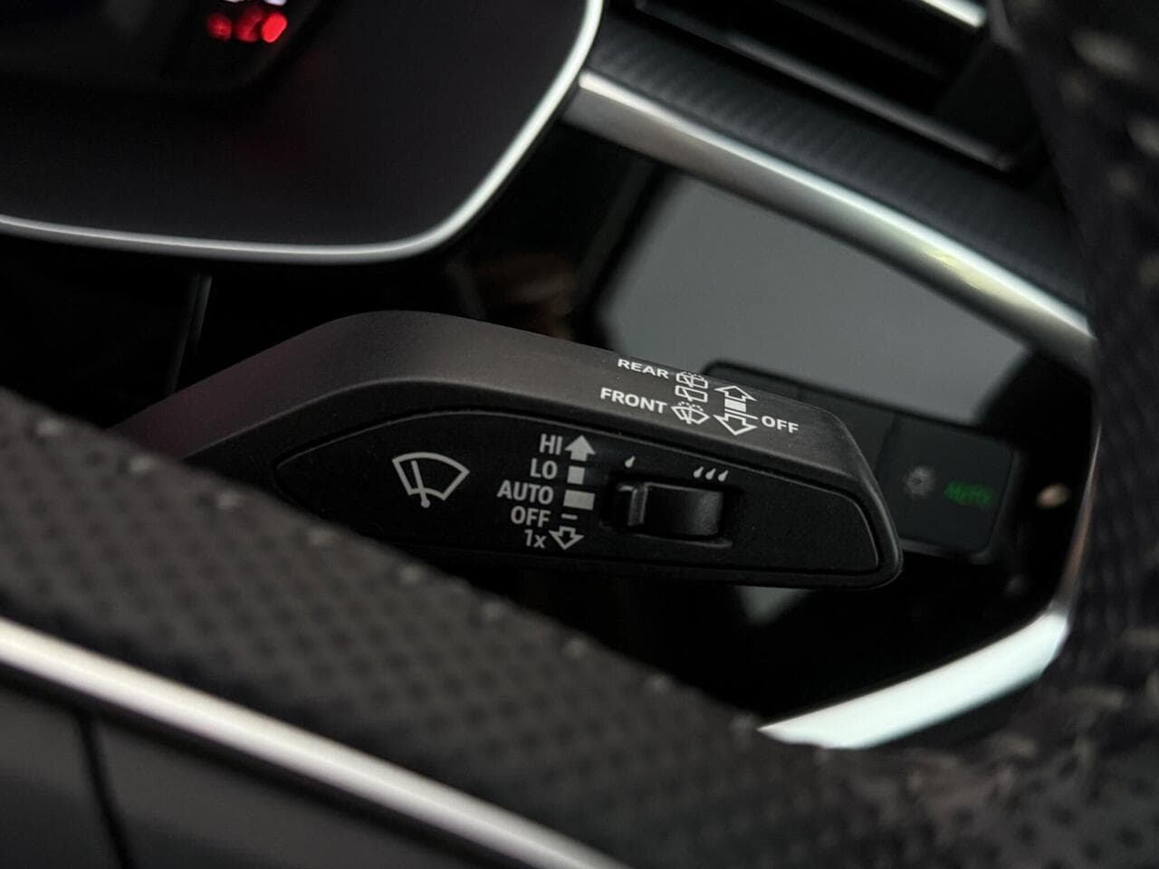 Audi Q3 thumbnail Misc Controls