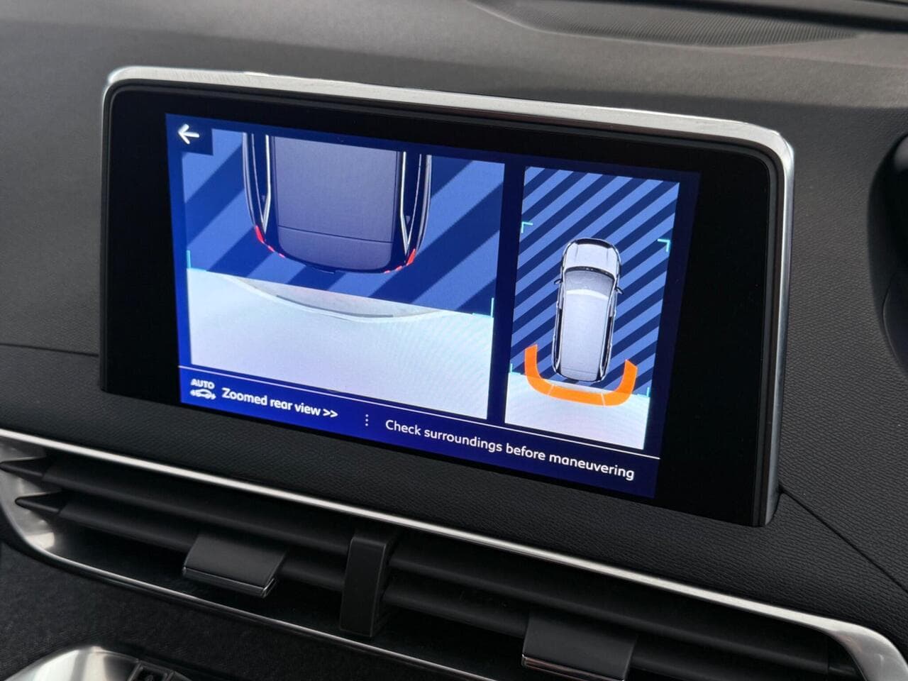 Peugeot 5008 thumbnail Infotainment System