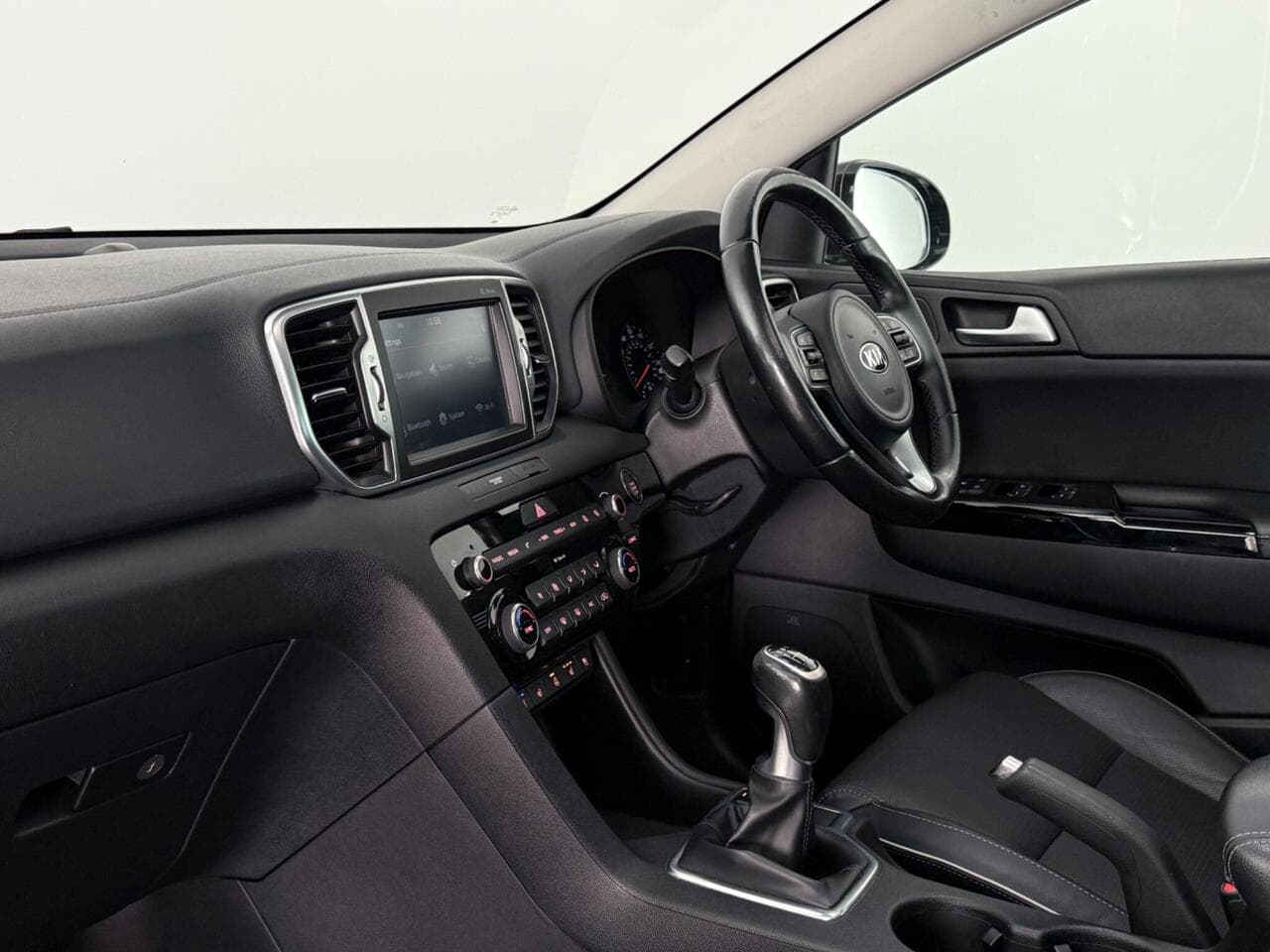 Kia Sportage thumbnail Interior Front